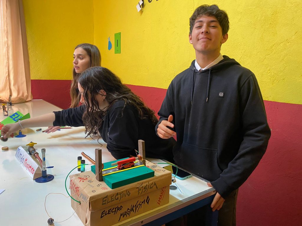 Actividades de laboratorio “energía “  organizadas por el electivo científico-matemático a los 8vos básicos